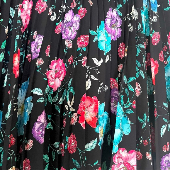 Floral Pleated Skirt - Picture 3 of 3